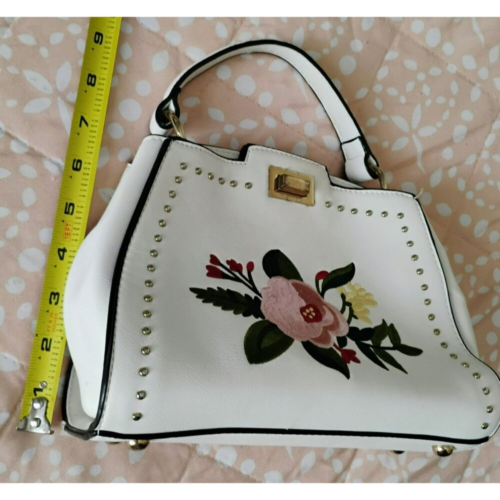 Mellow World White Floral Embroidered Handbag With Gold Tone Hardware - Picture 6 of 10